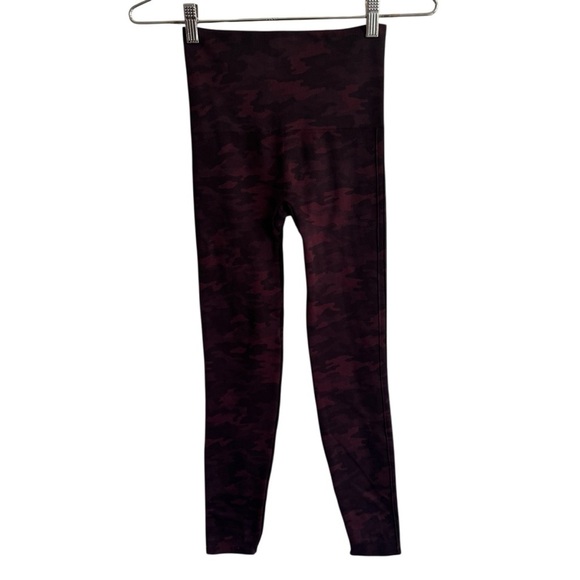 SPANX Look At Me Now Leggings, Wine Camo, Size S - Picture 6 of 6